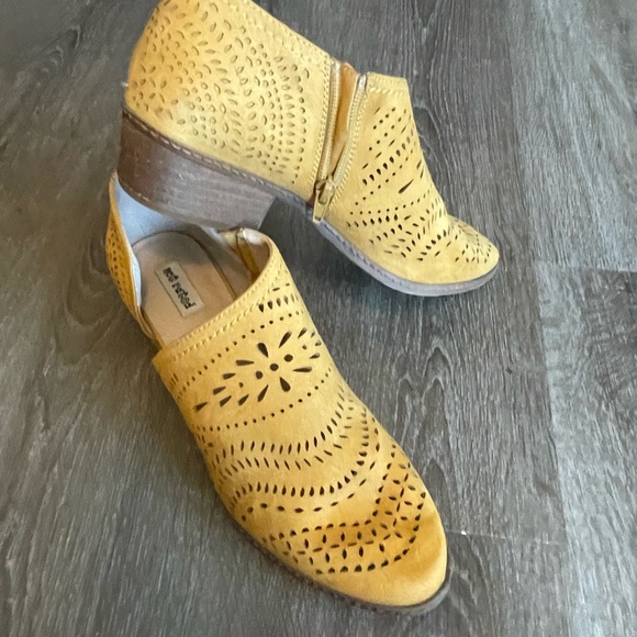 Buckle Not Rated Mustard Yellow Perforated Lazercut ankle cutout Booties - Picture 3 of 16